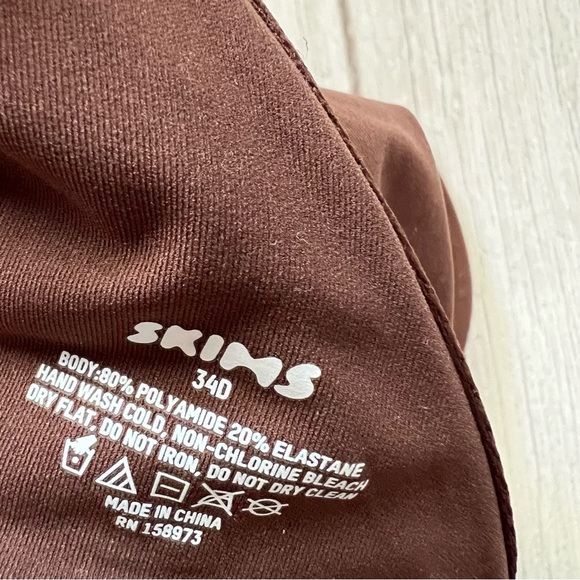 Fits Everybody Unlined Demi Bra SKIMS - Picture 3 of 3